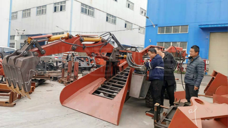 學開扒渣機.jpg 學開扒渣機.jpg